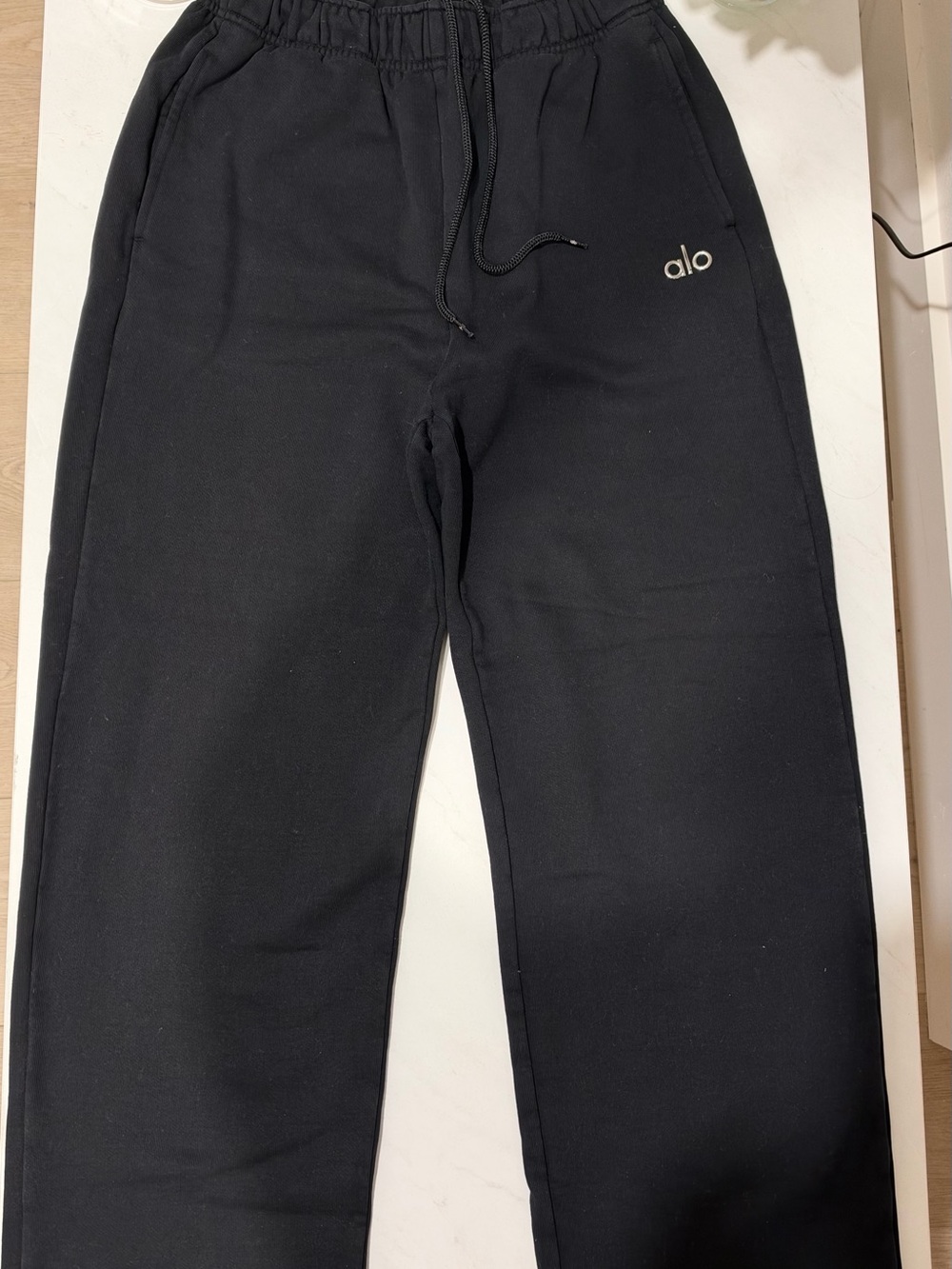 ALO Yoga Black Accolade Straight Leg Sweatpants